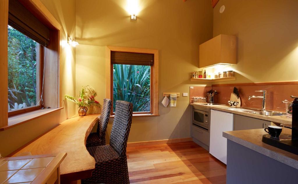 The Resurgence luxury eco lodge Motueka Habitación foto